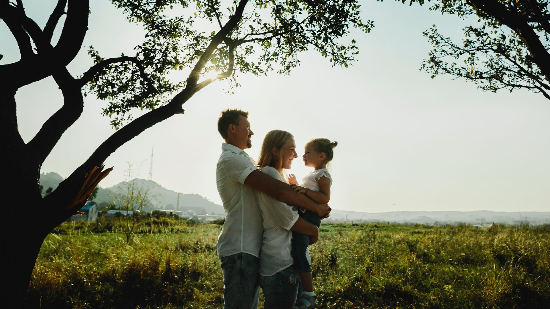 Descubra como a Vivence transforma sua experiência em saúde e proteção. Oferecemos soluções personalizadas em planos de saúde, seguros e previdência, com atendimento especializado desde 2014